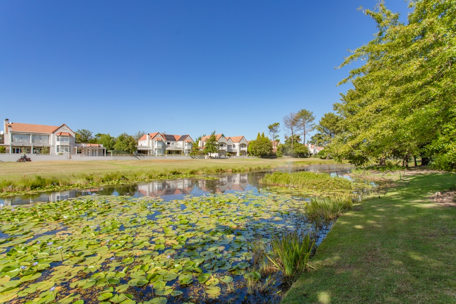 To Let 4 Bedroom Property for Rent in Boschenmeer Golf Country Estate Western Cape
